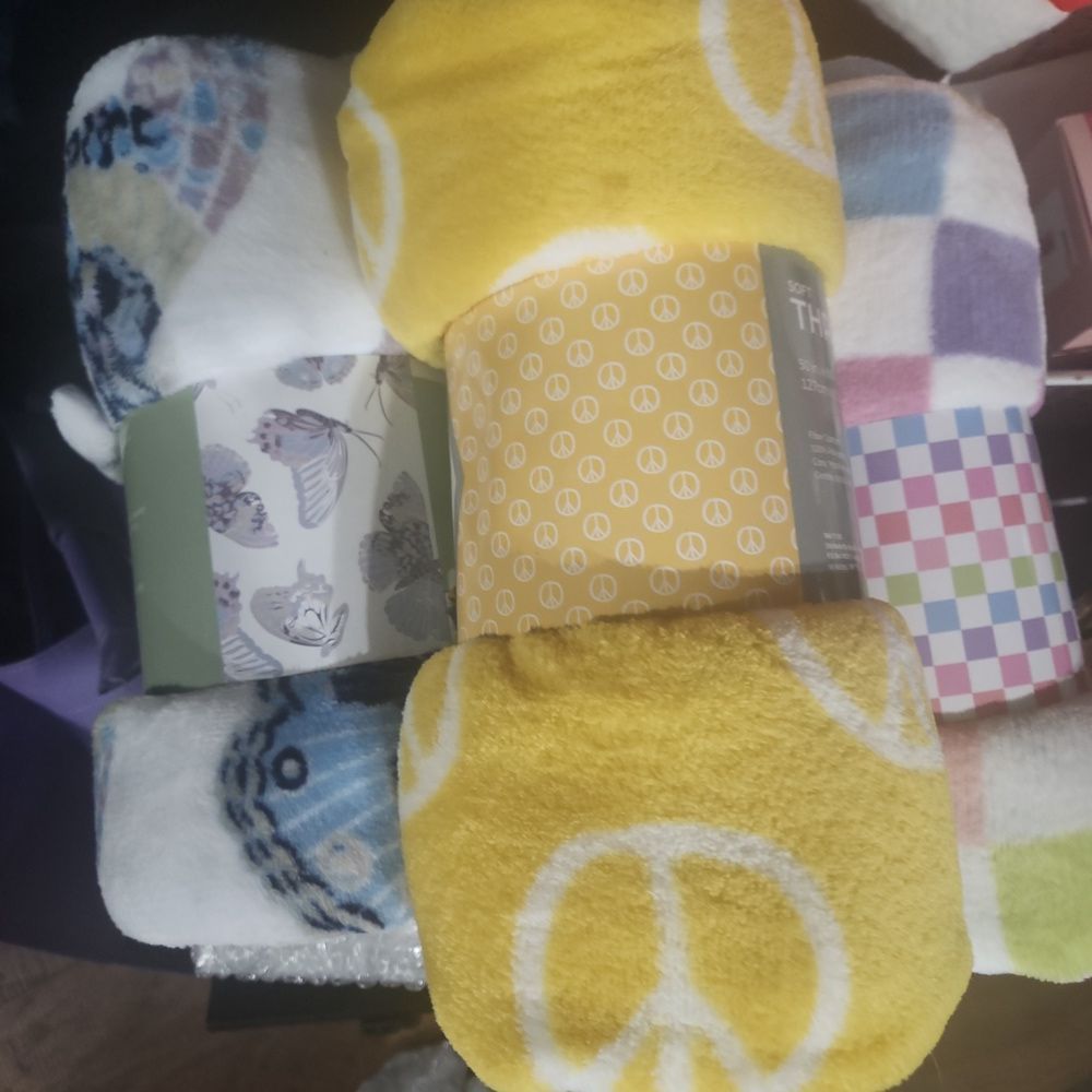 Colorful & Soft Throw Blankets